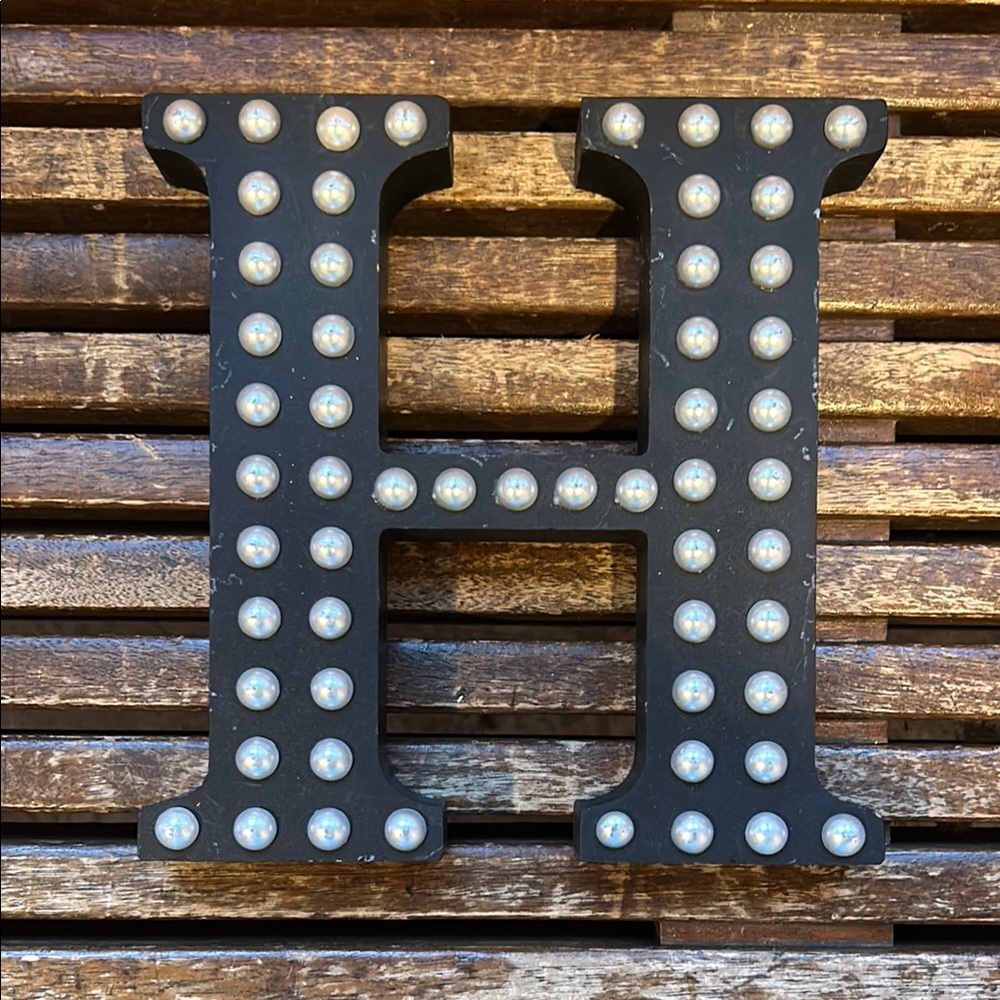 NWT Ashland “H” decor